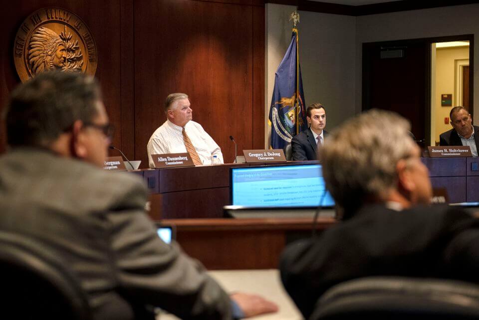 Cost, pollution raise concern at meeting on proposed Grand Rapids to lakeshore powerboat link